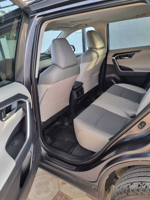 Тойота рав4 2021г, объем 2,5