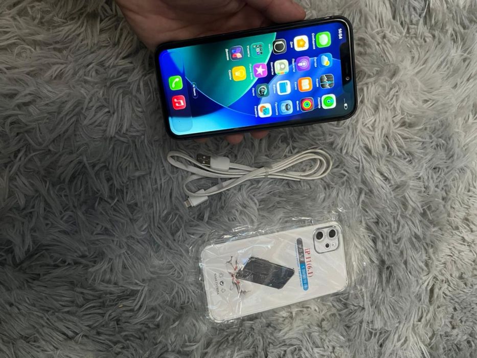 Продам айфон 11 128