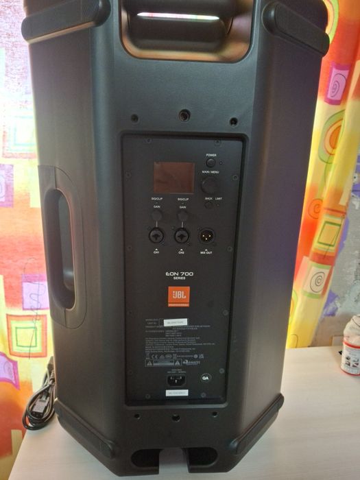 Boxa activa jbl eon 715