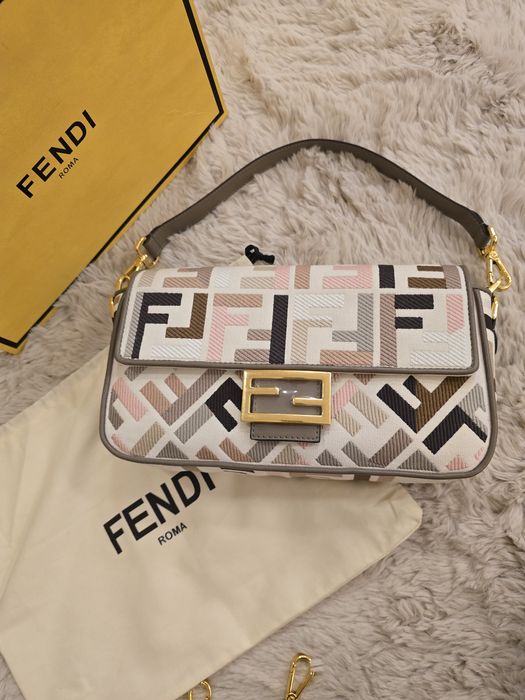 Налична чанта Fendi Baguette