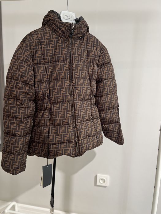 Продам пуховик шикарный