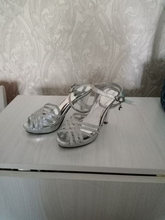 Продам недорого туфли