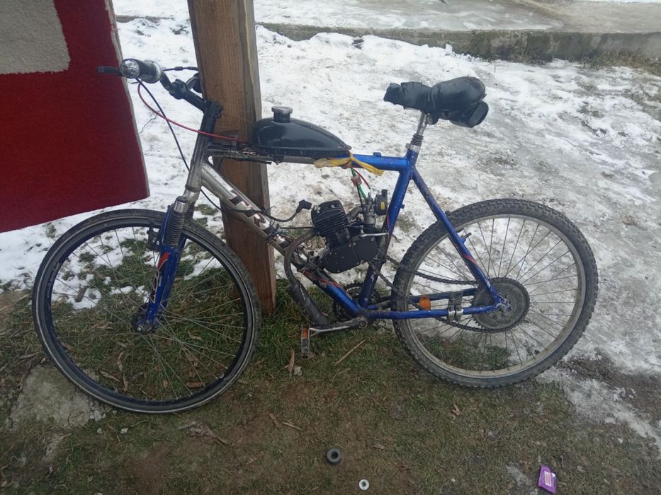 Vand bicicleta cu motor in stare buna