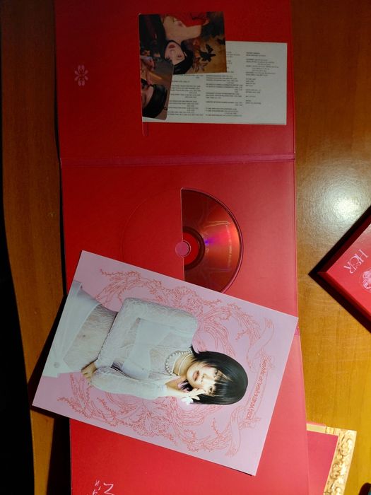 MINNIE "HER" - first single album