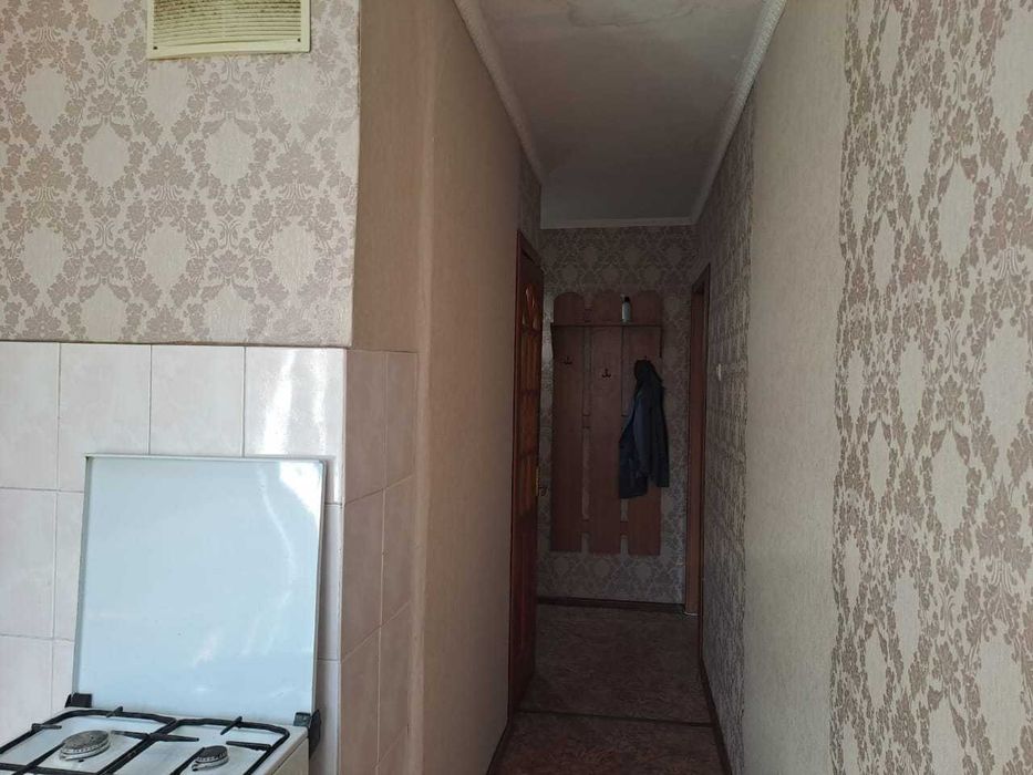 продам 2 комнатную по Металлургов