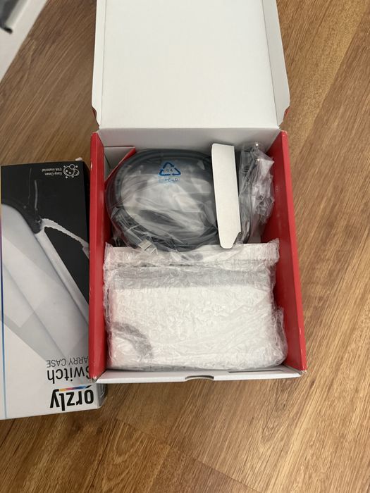 Consolă Nintendo Switch OLED (White) - Ca nouă + Husă Protecție Orzly