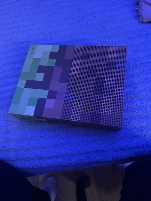 xbox one s 1TB  minecraft+doua manete si jocuri