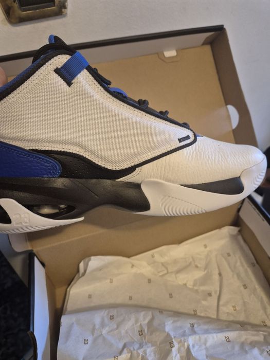 Air Jordan Max Aura 4