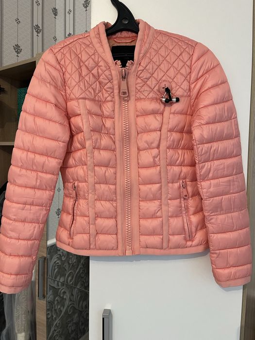 Розовая куртка Guess