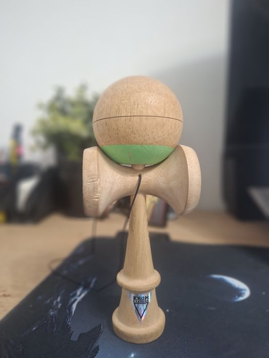 Kendama krom verde, semne de folosință usoare