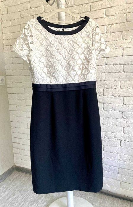 Платье-футляр Monsoon из Великобритании, чёрно-белое с вышивкой