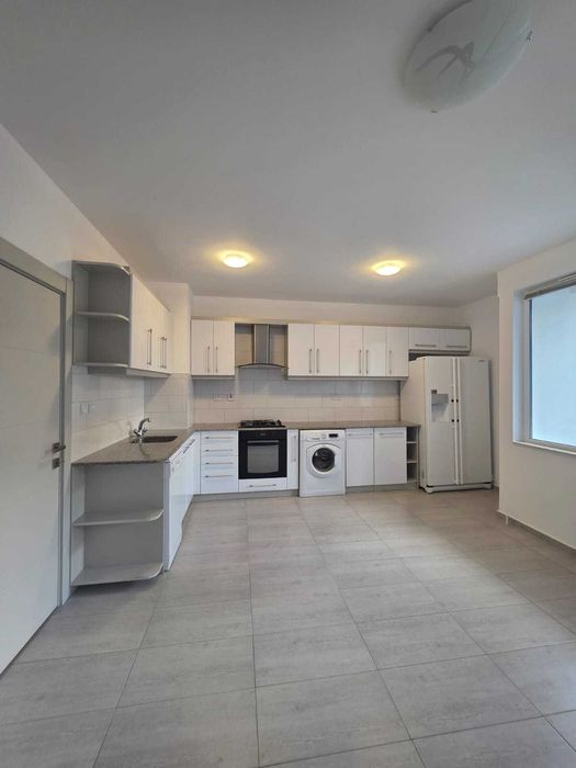 Дава се под наем Двустаен апартамент в Асеновград - 65 кв.м за 328.95 € - Снимка #2