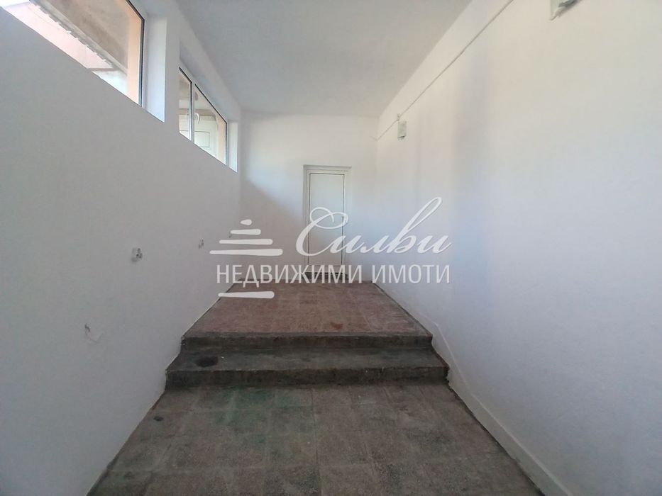 Продава се Склад в Шумен, Тракия - 32 кв.м за 526 €/кв.м - Снимка #2