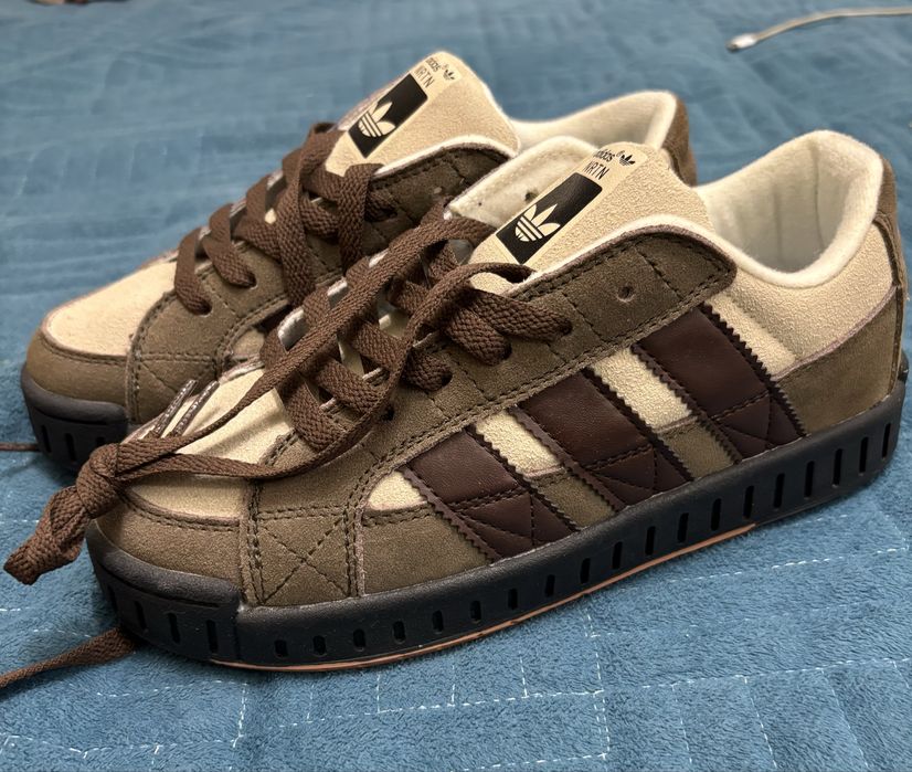 Продам кеды  женские