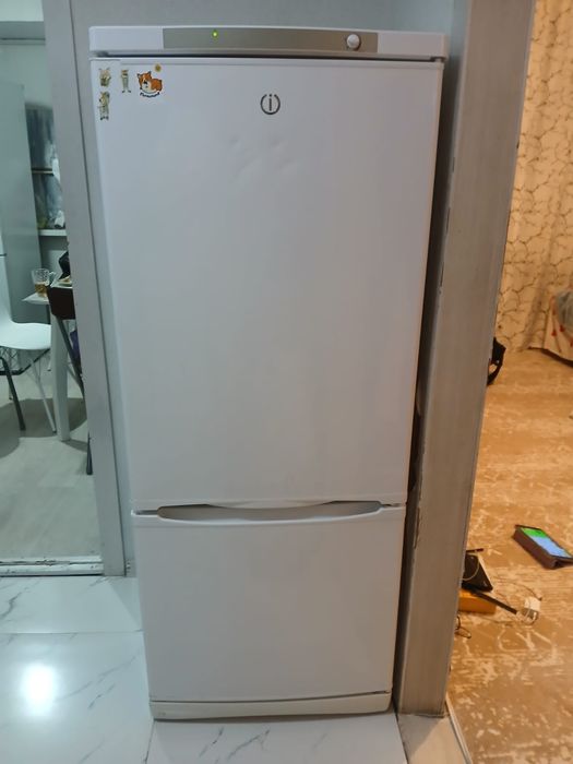 Холодильник бу. Рабочий