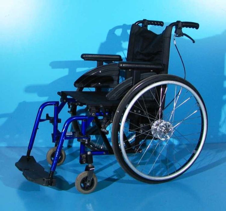 Scaun cu rotile din aluminiu Kuschall - latime sezut 44 cm