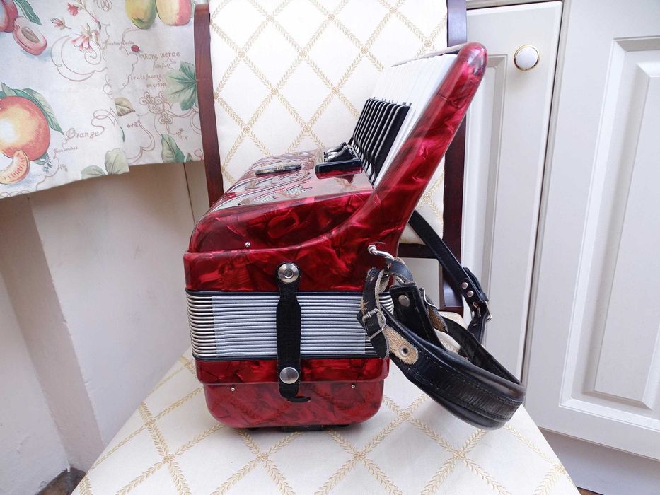 Нов акордеон Велтмайстер Каприс 40 баса