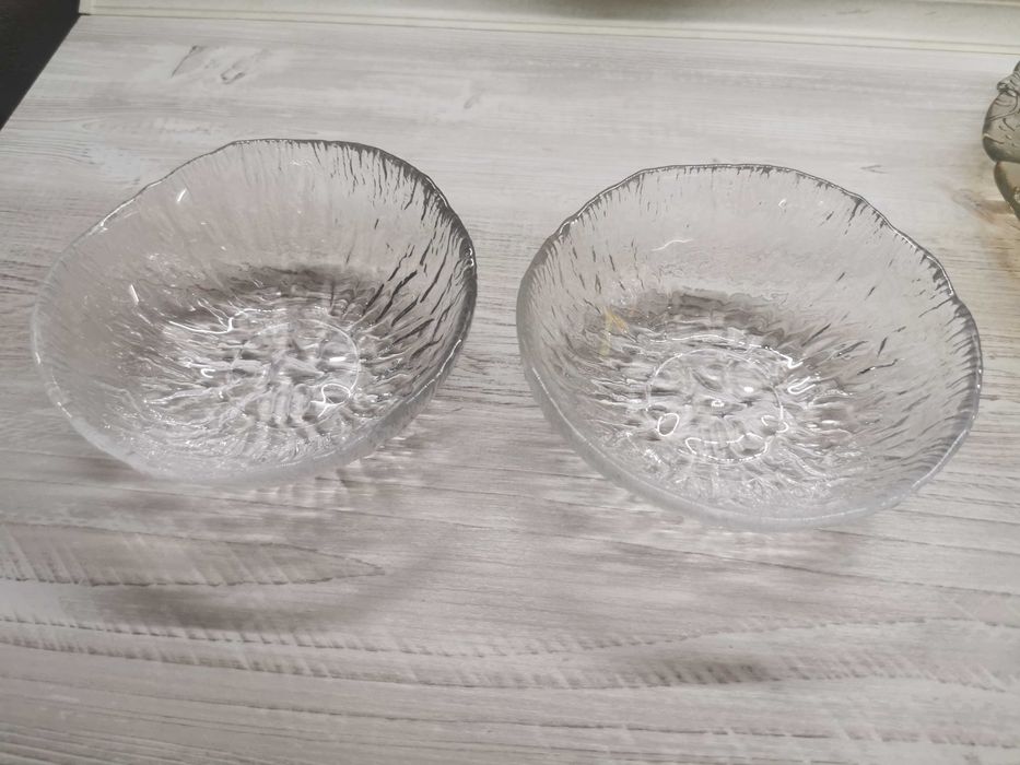 Стъклени купи и плата