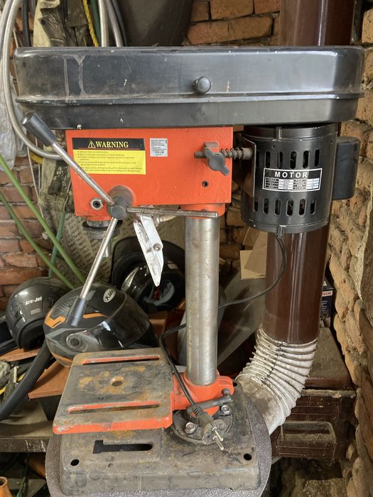 Masina gaurit cu coloana