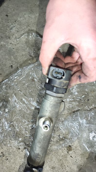 Vând rampă injectoare Mercedes Viano 2008 2.2 diesel