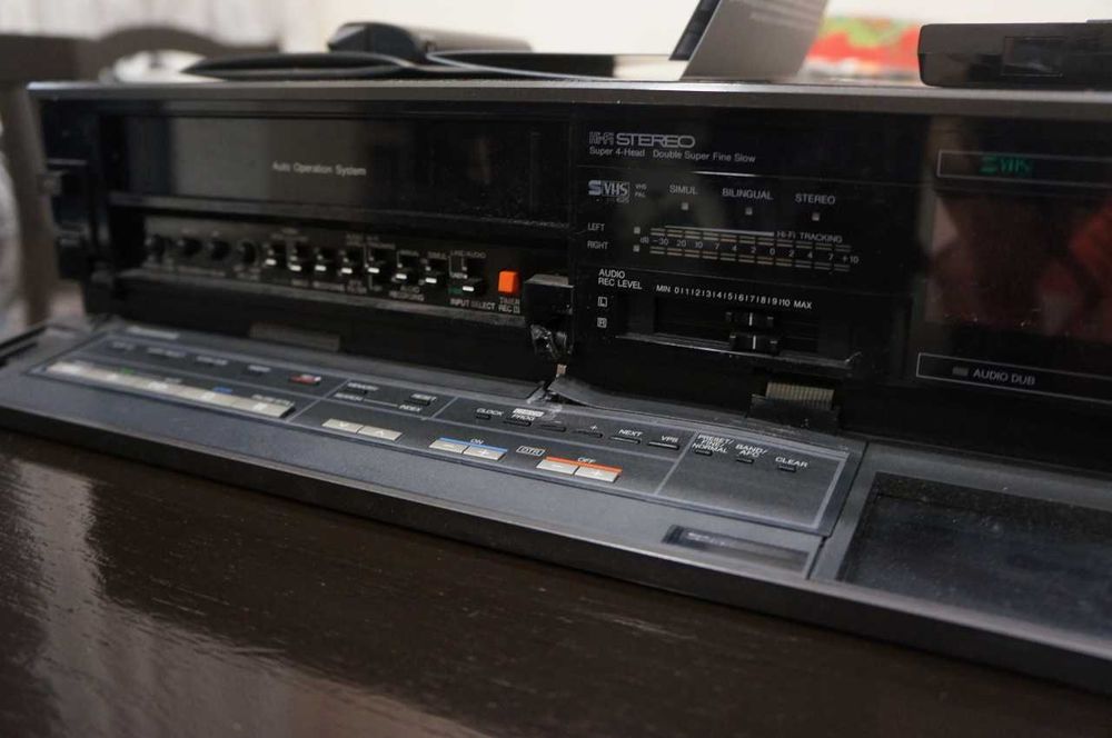 Видеорекордер Panasonic NV-FS1, повреден, с баркод четец