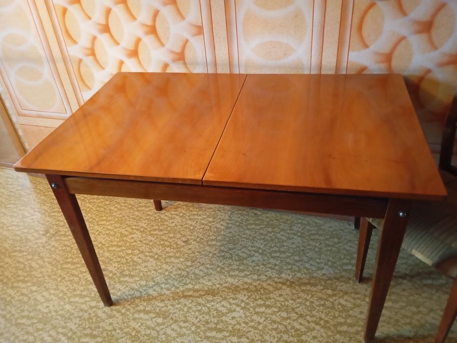 Стол из дерева. Состояние отличное