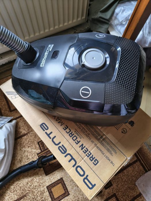 Aspirator Rowenta 900w, recipient praf 4,5 l