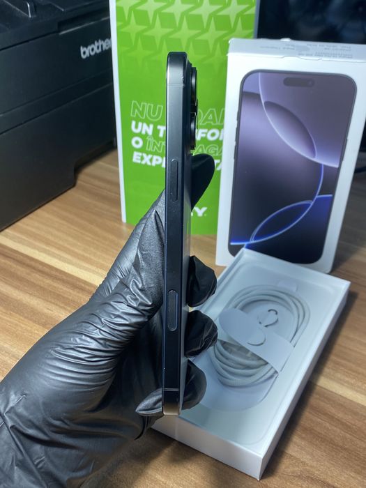 iPhone 16 Pro Max • 256 GB • Black Titanium