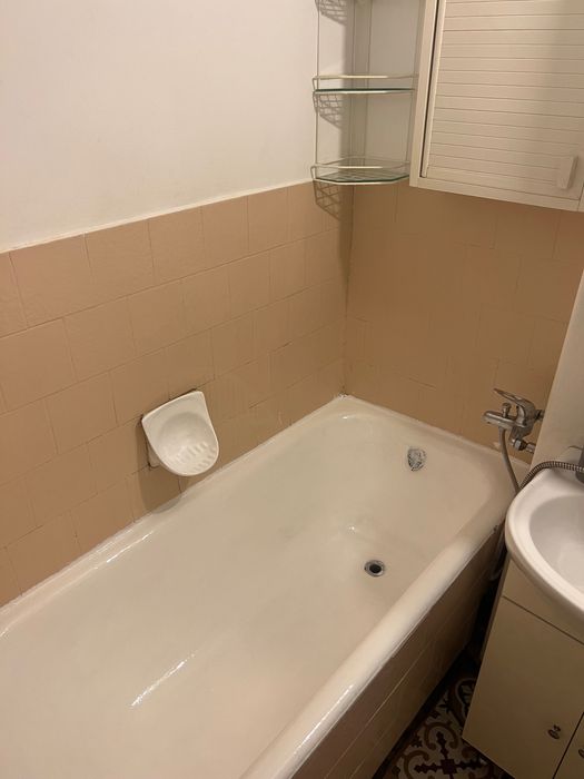 Închiriez  garsonieră