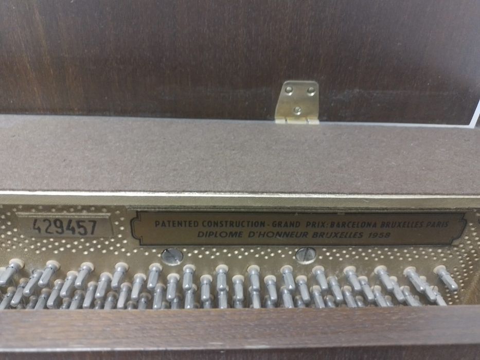 Продам пианино PETROF