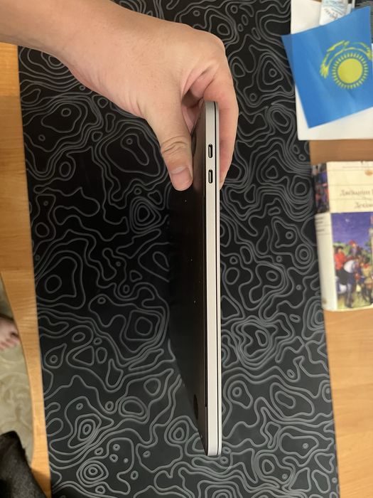 Продам Macbook pro 2018