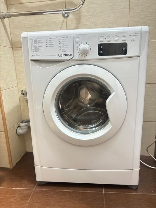 Стриальная машина Indesit