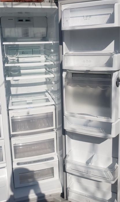 Холодильник большой