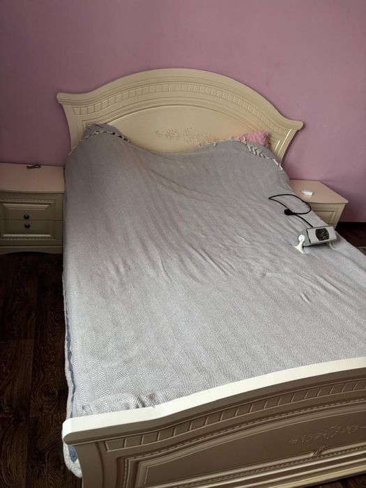 Продам кровать и тумбочки