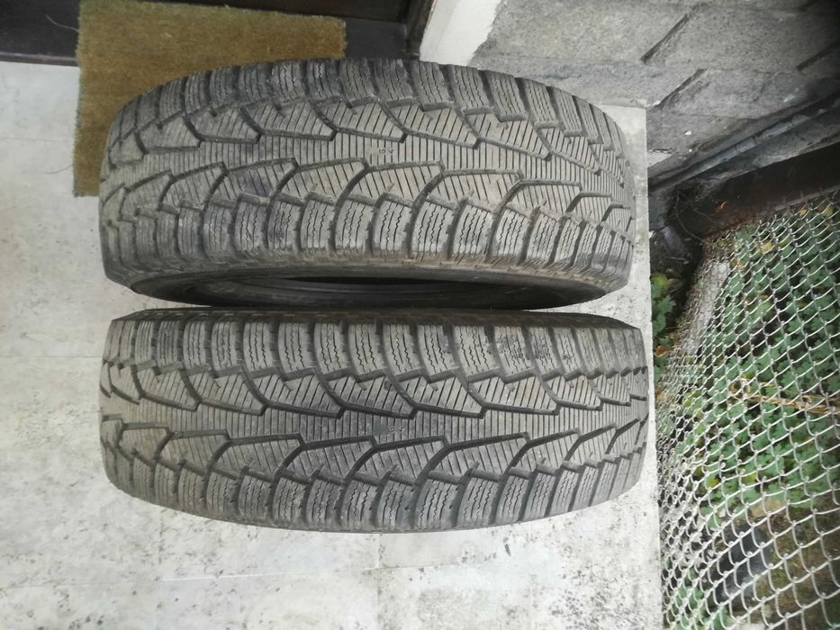 Продавам 4 бр зимни гуми Нокиан/Nokian WR C cargo/WRC 3 215/75R16C бус