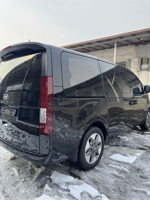 Hyundai Staria 2025 gibrid bez probeg