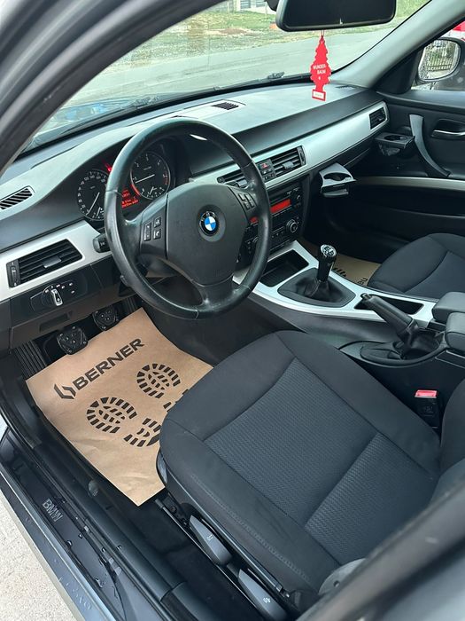 BMW Seria 3 E91 Facelift / 2010/ Euro 5  /  2.0 / Bi-Xenon/ Angel eyes