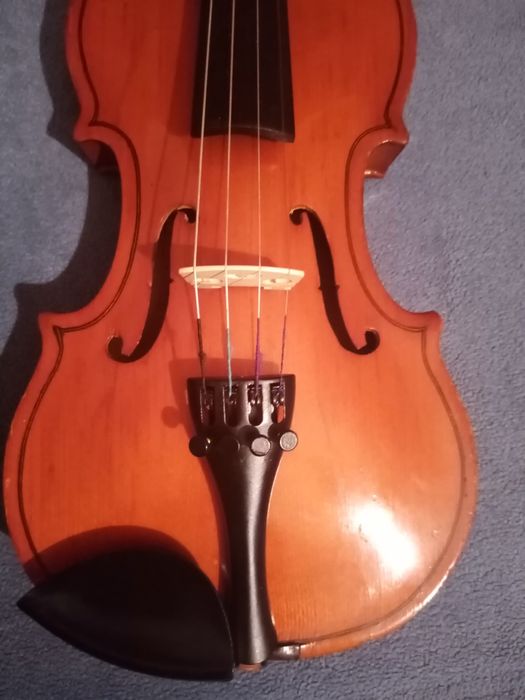 Российская Скрипка 1/4 в идеальном состоянии.Полностью укомплектована.