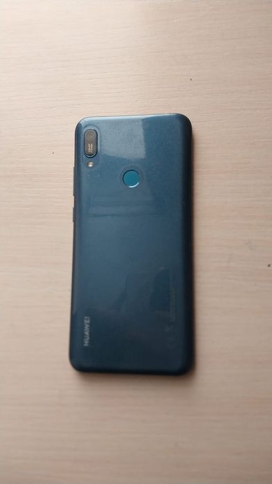Huawei Y6 телефон