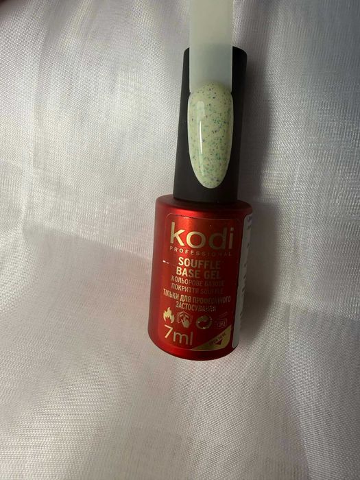 Гел лакове и бази