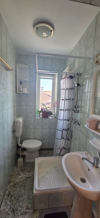 Închiriez garsoniera