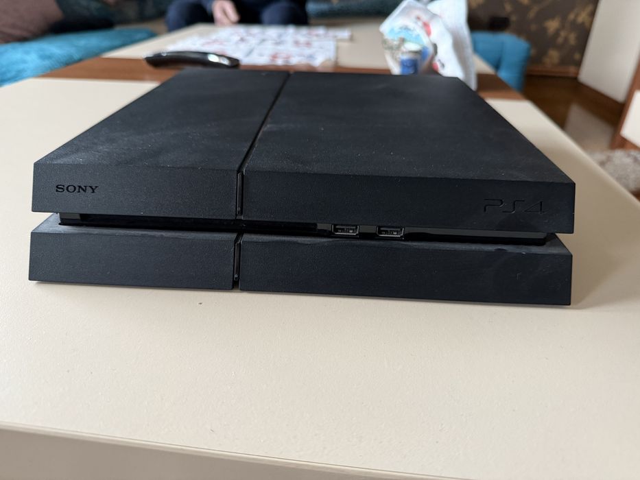 Consolă Sony PlayStation 4 (PS4) 500GB