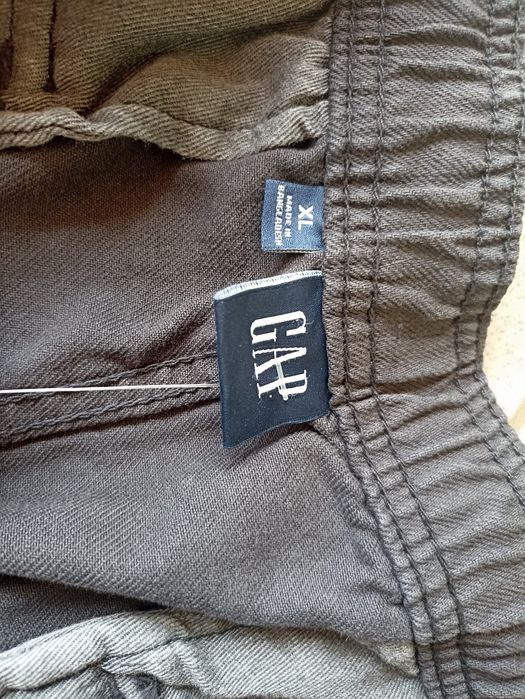 Нови карго панталони GAP