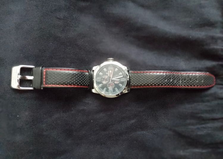 Стилен мъжки часовник Festina !!