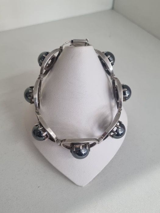 Красива стара сребърна гривна с 
 хематит