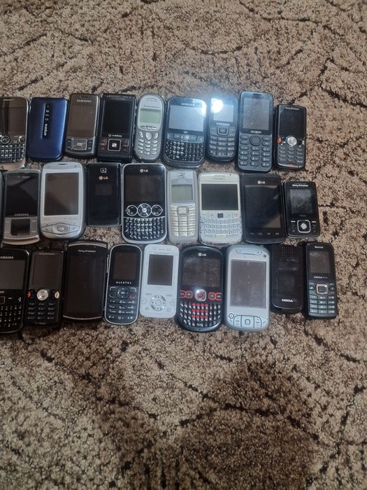 Vand lot telefoane vechi de colectie