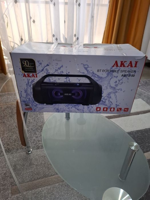 Boxa AKAI in stare foarte buna ca noua.