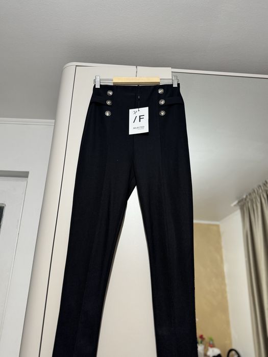 Vand 3 perechi de pantaloni