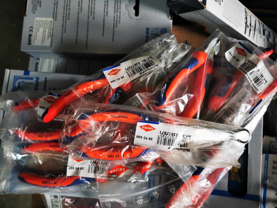 Lot marfa piese și accesorii auto noi lichidare stoc en-gro scule