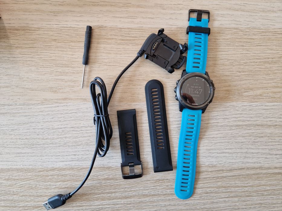 продавам  garmin fenix 3hr sapphire